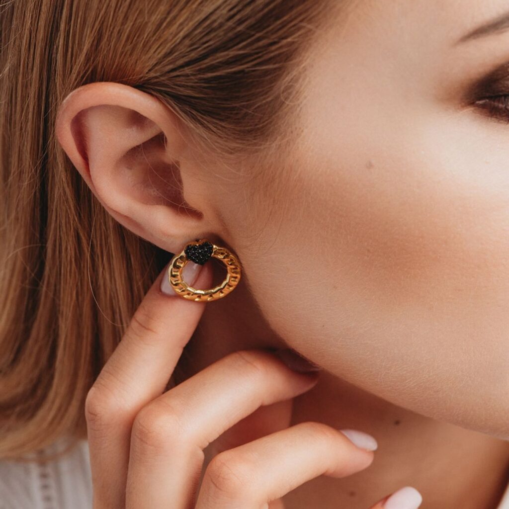 Kolczyki na zatyczkę w kształcie koła z sercem Jane