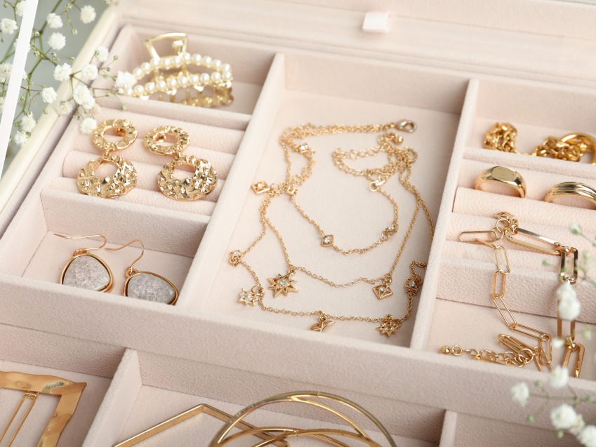 Biżuteria na prezent ‒ pomożemy Ci wybrać