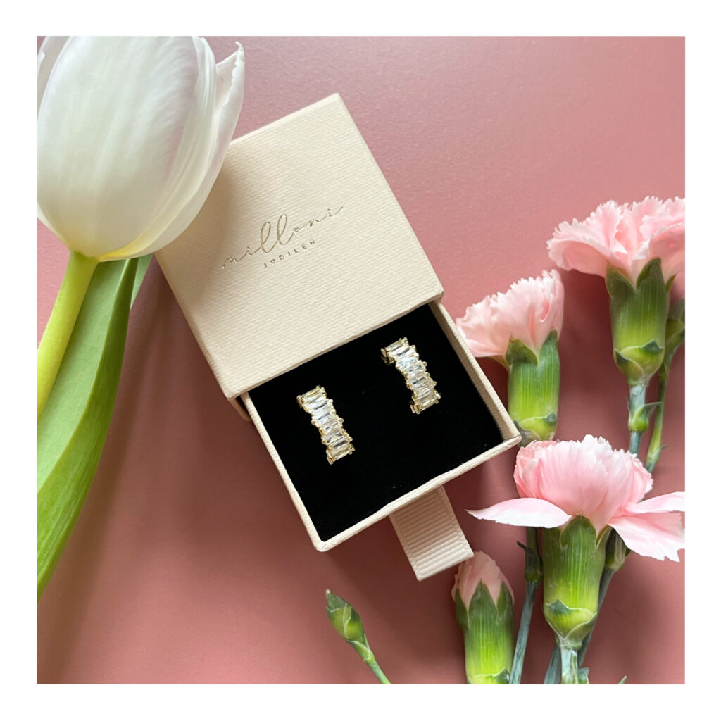 Kolczyki na zatyczkę, półkola z cyrkoniami, pokryte złotem Scarlett