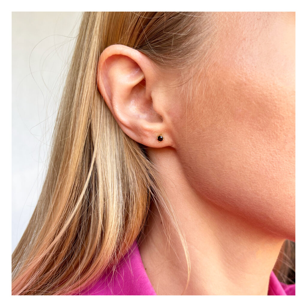 Kolczyki pozłacane na zatyczkę z czarną cyrkonią Crystal Black