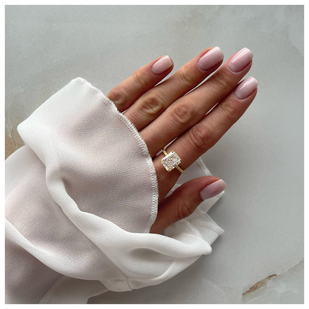 Pierścionek pozłacany z cyrkoniami Celine