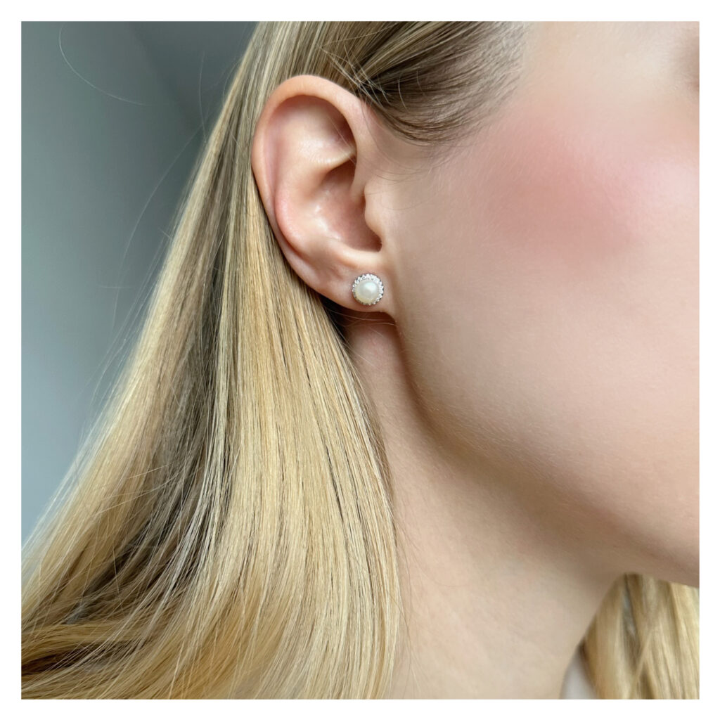 Kolczyki srebrne na zatyczkę z cyrkoniami i perłą Pearls