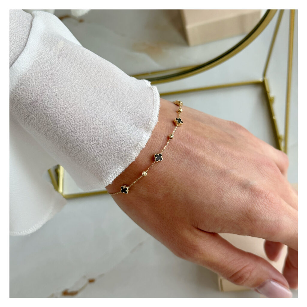 Bransoletka złota z czarnymi onyksami i grawerowanymi kuleczkami Maroko