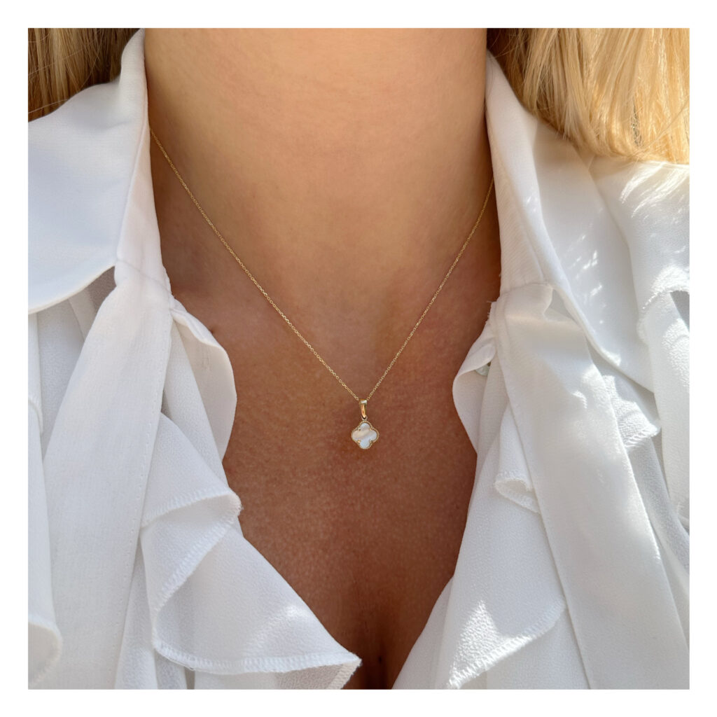 Zawieszka złota z masą perłową koniczyna marokańska Maroko White 0,8 cm