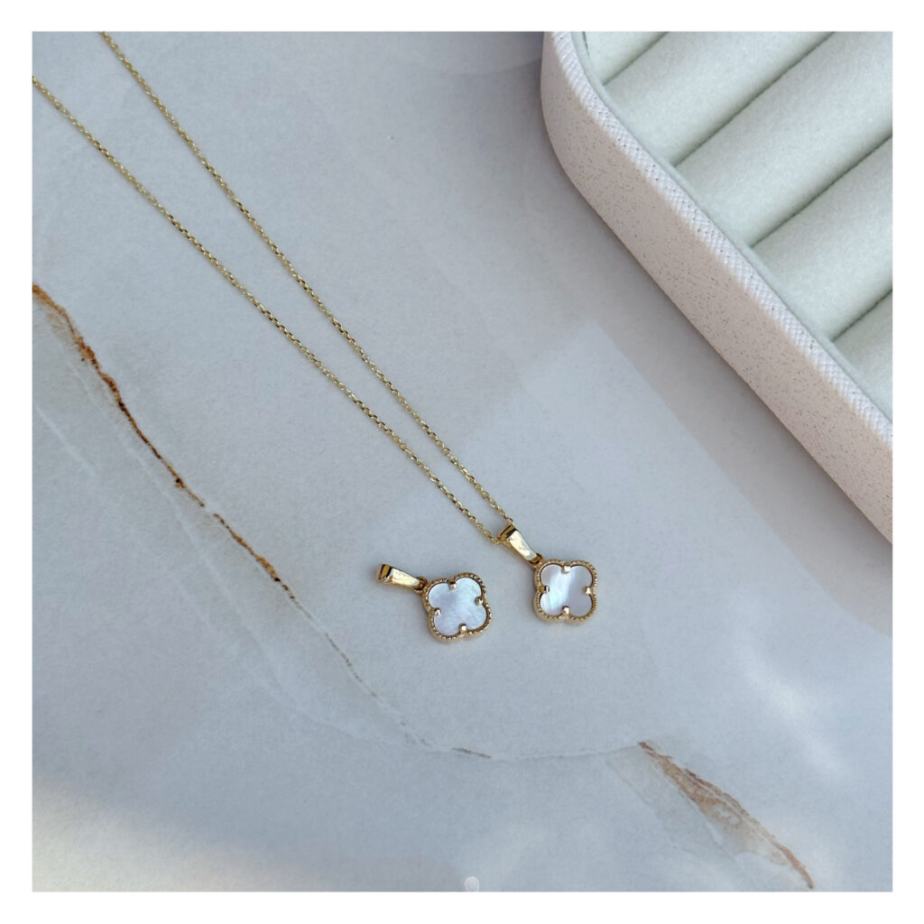 Zawieszka złota z masą perłową koniczyna marokańska Maroko White 0,8 cm