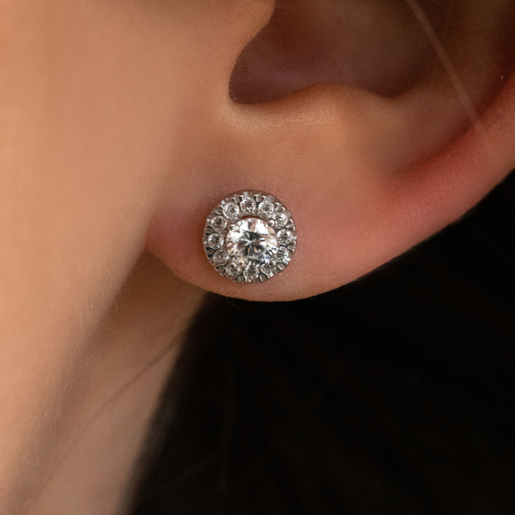 Kolczyki srebrne na zatyczkę z cyrkoniami Little Sami