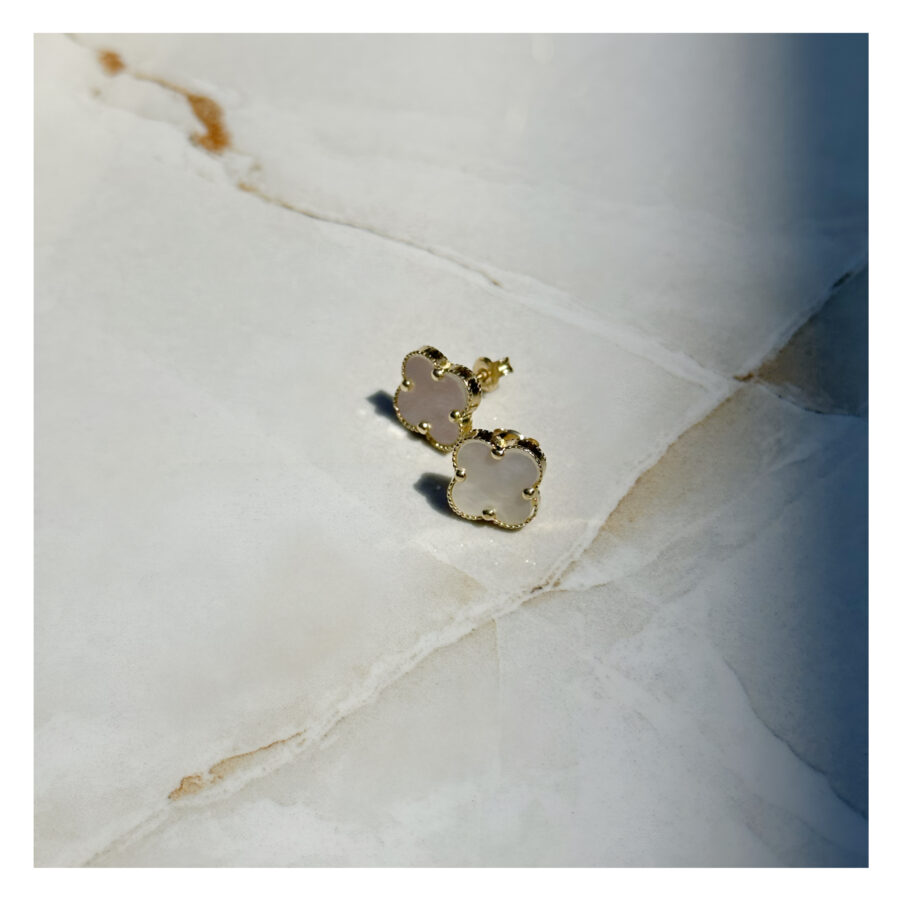 Kolczyki złote na zatyczkę z masą perłową koniczyna marokańska Maroko White 0,7 cm