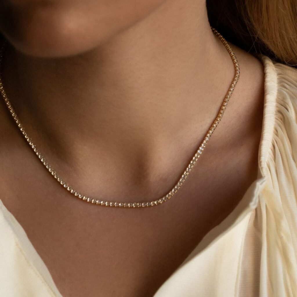 Naszyjnik pozłacany ozdobiony na całości cyrkoniami Charlotte