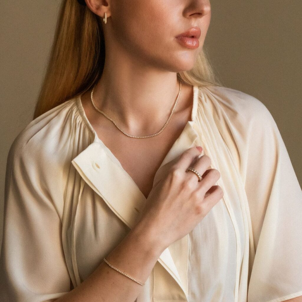 Naszyjnik pozłacany ozdobiony na całości cyrkoniami Charlotte