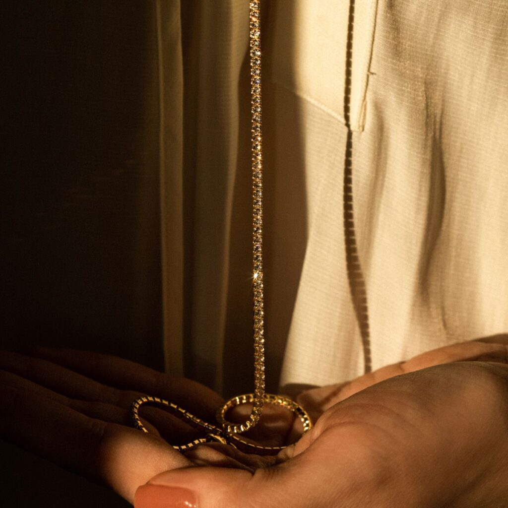 Naszyjnik pozłacany ozdobiony na całości cyrkoniami Charlotte