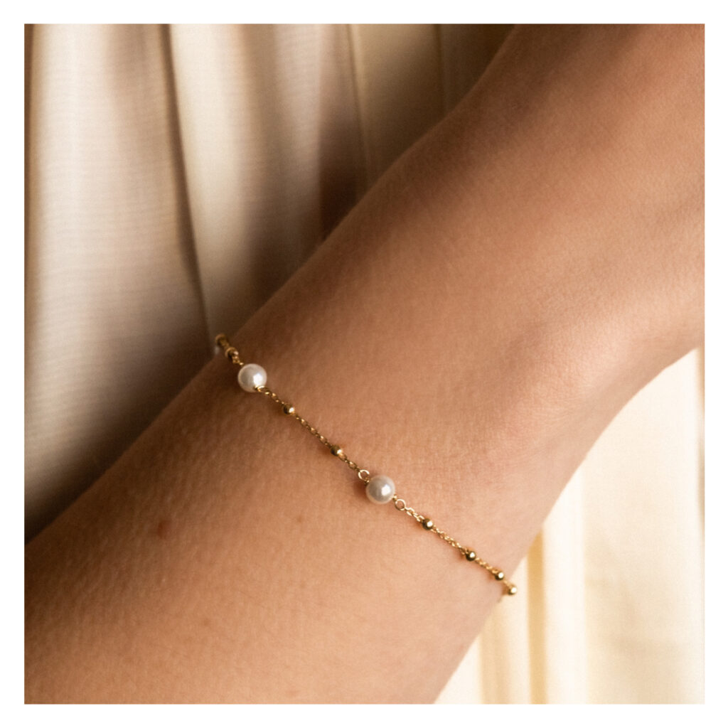 Bransoletka pozłacana z drobnymi perłami Delicate
