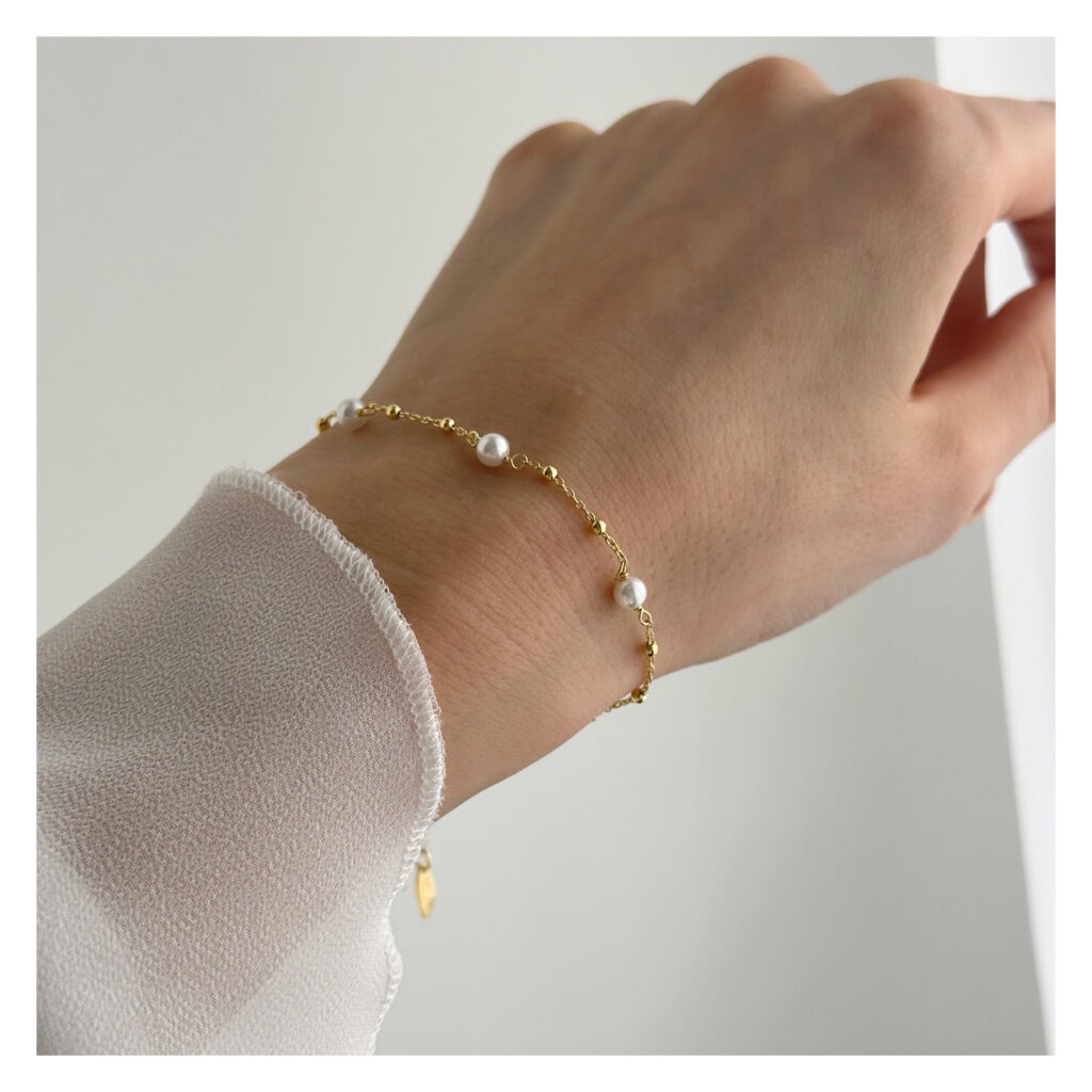 Bransoletka pozłacana z drobnymi perłami Delicate