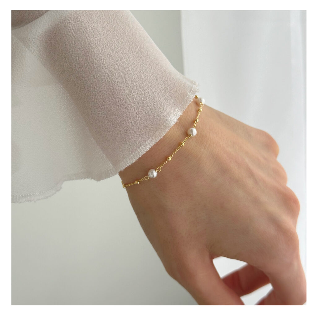 Bransoletka pozłacana z drobnymi perłami Delicate