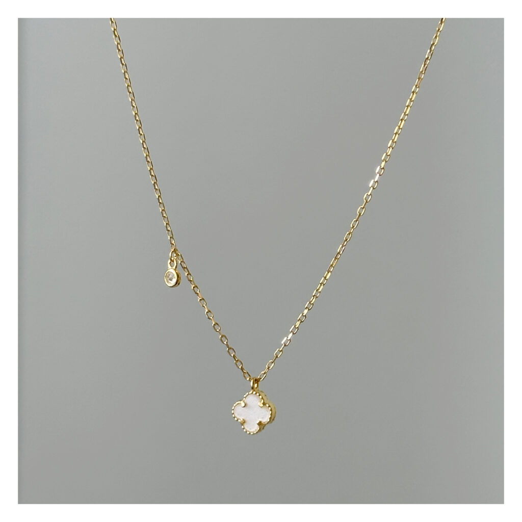 Naszyjnik pozłacany z białą koniczyną marokańską Maroko