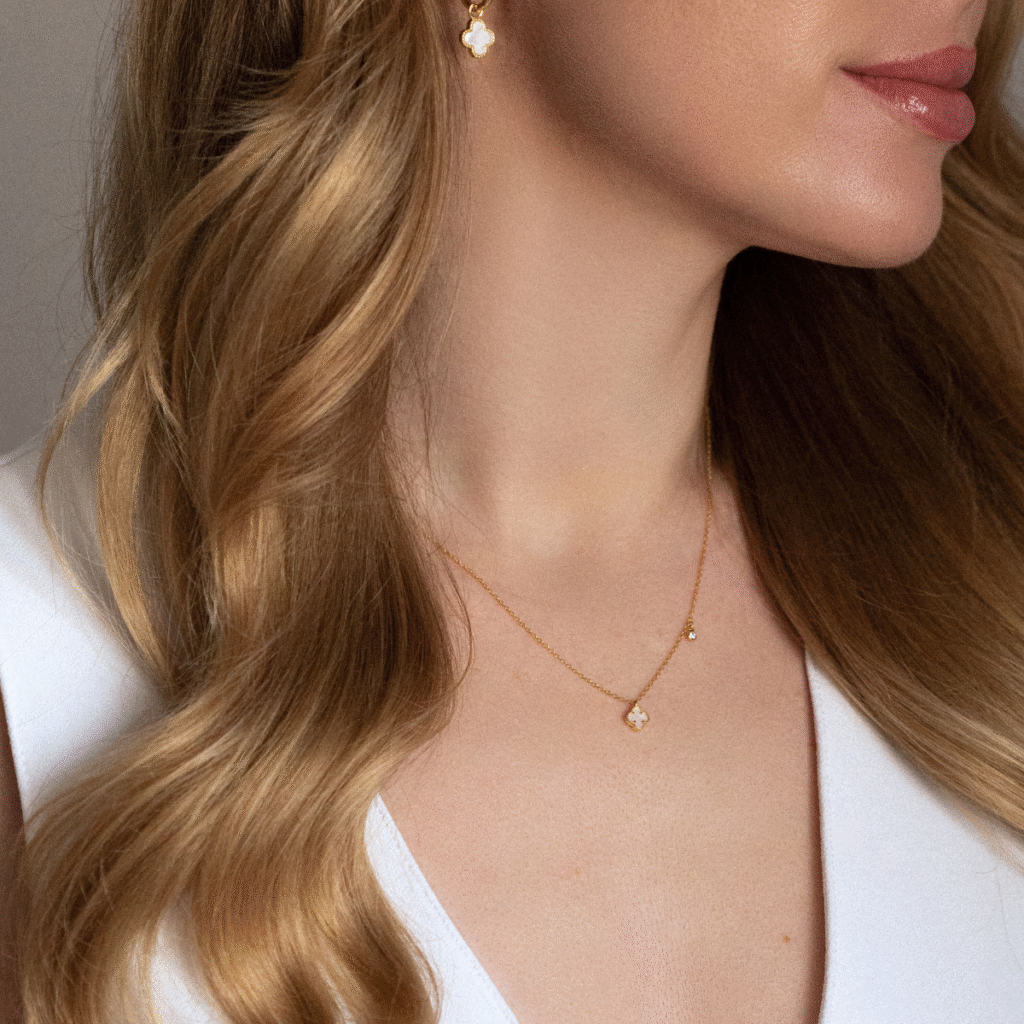 Naszyjnik pozłacany z białą koniczyną marokańską Maroko