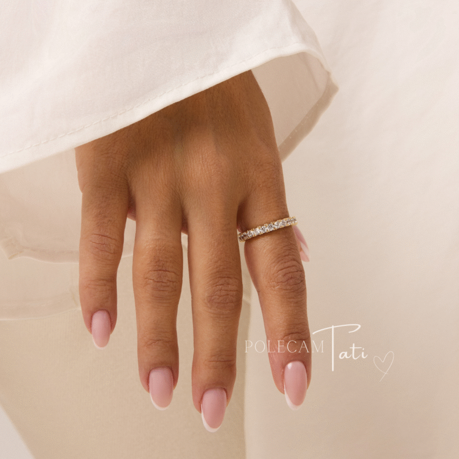 Pierścionek pozłacany ozdobiony białymi cyrkoniami 2,5 mm Mila