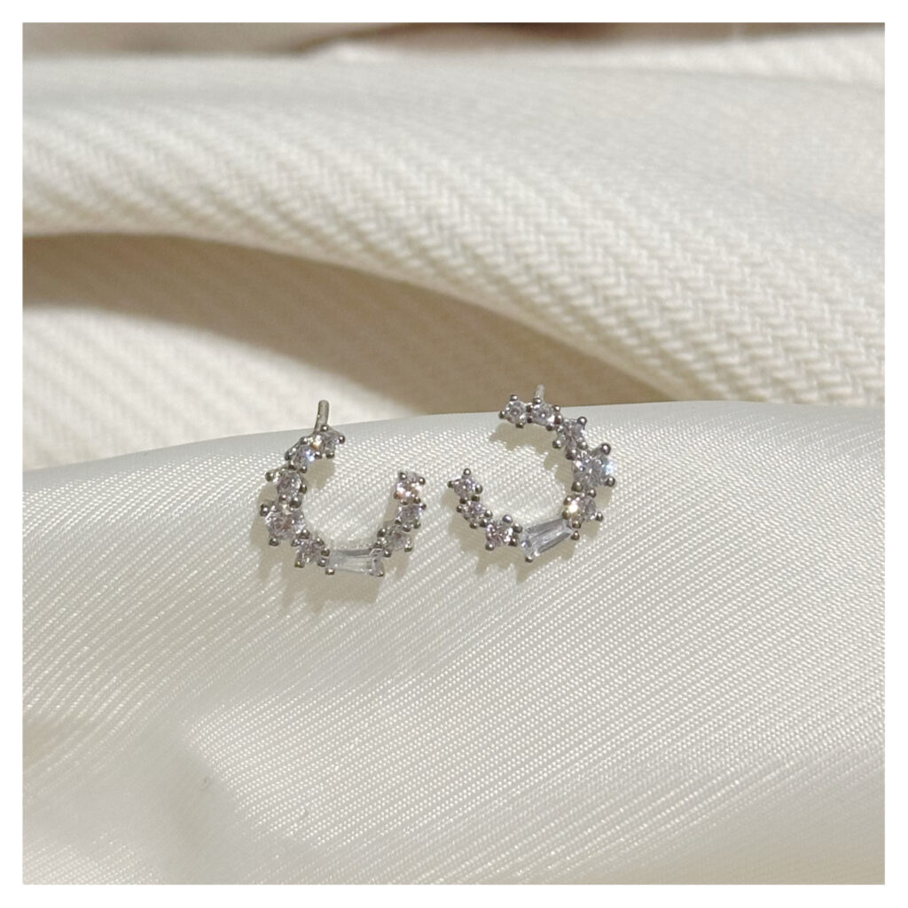 Kolczyki srebrne na zatyczkę w kształcie księżyca z cyrkoniami Moon