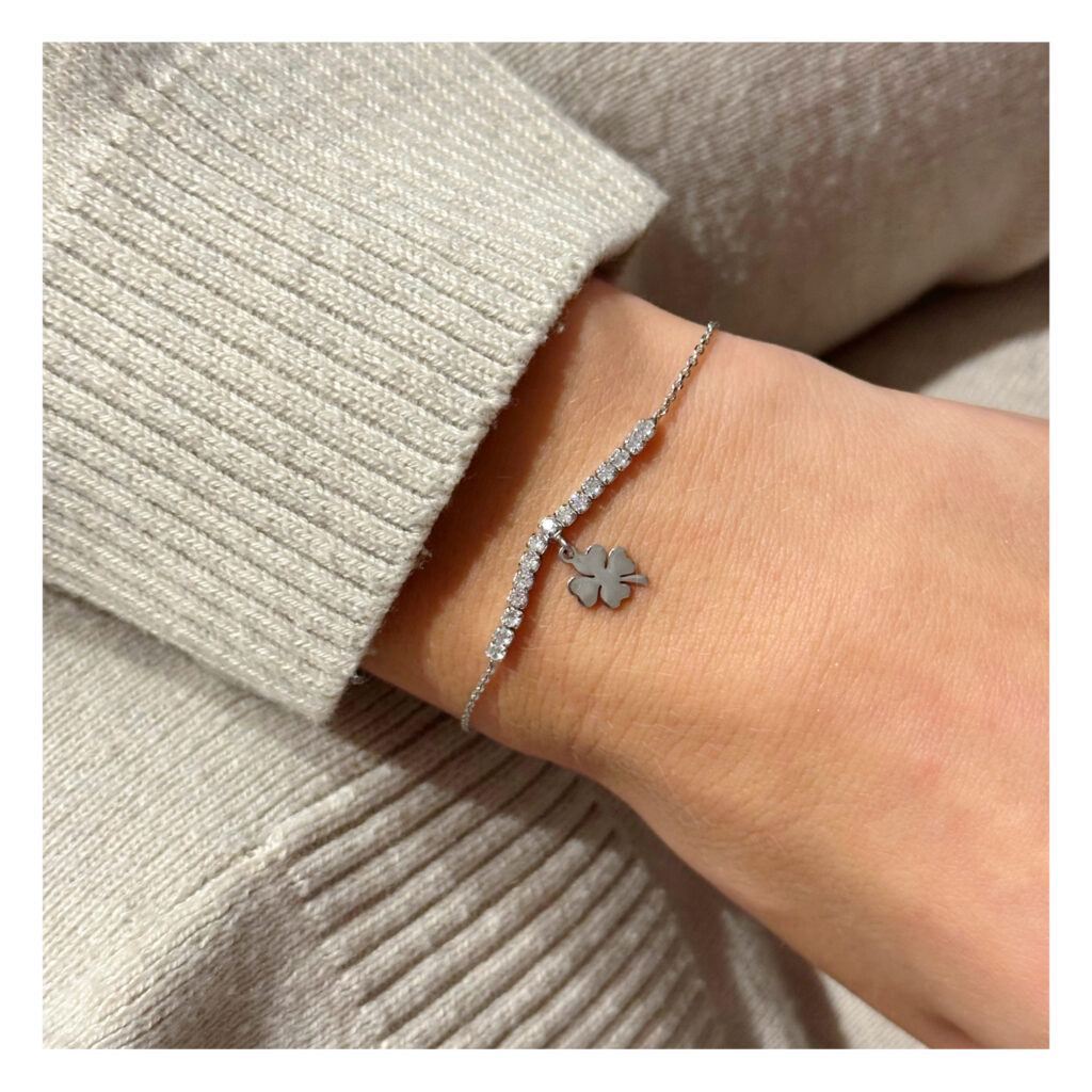 Bransoletka srebrna z cyrkoniami i wiszącym sercem Lucky