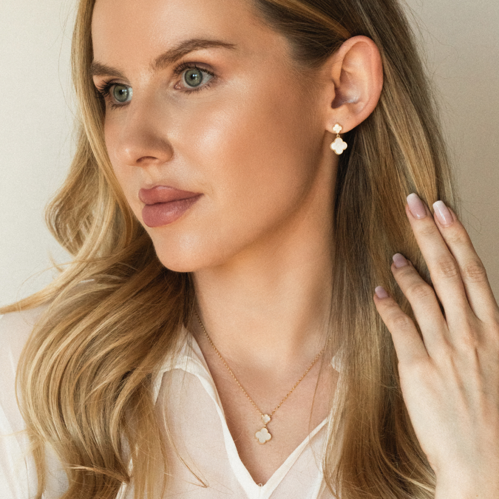 Naszyjnik pozłacany z dwoma koniczynami marokańskimi z masą perłową Vivien