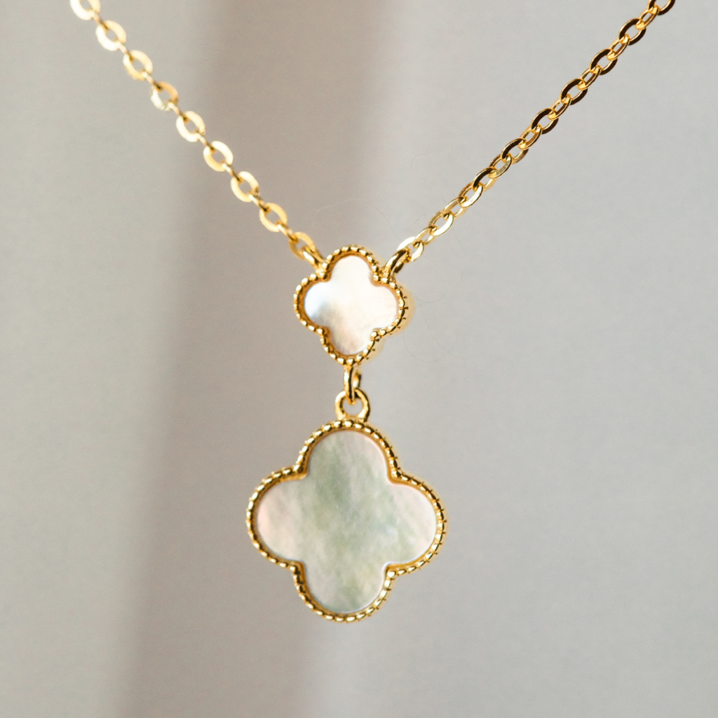 Naszyjnik pozłacany z dwoma koniczynami marokańskimi z masą perłową Vivien