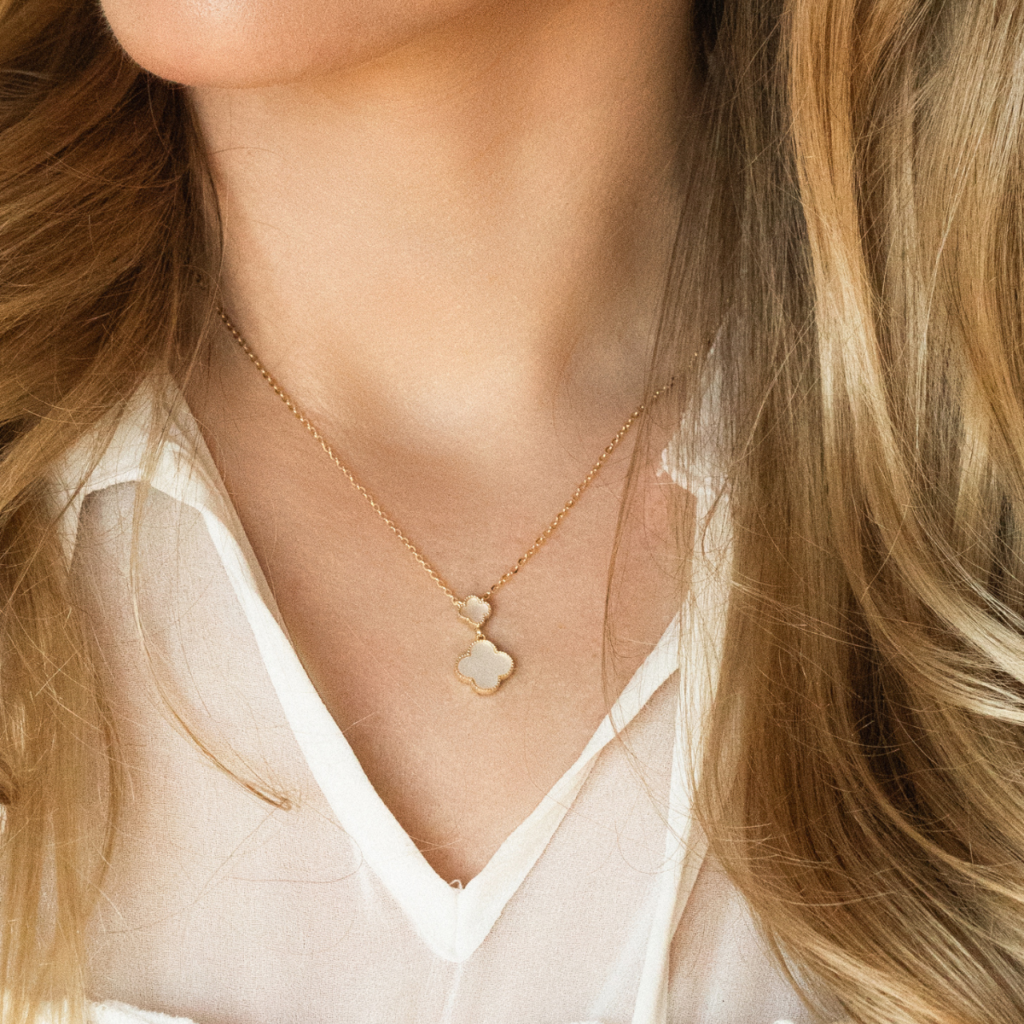 Naszyjnik pozłacany z dwoma koniczynami marokańskimi z masą perłową Vivien