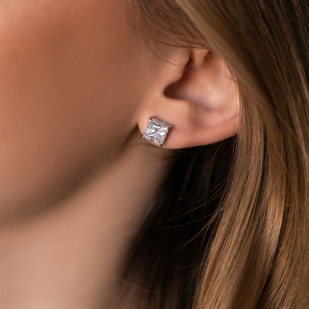 Kolczyki srebrne na zatyczkę z kwadratową cyrkonią carbon Diamond Glow (2)