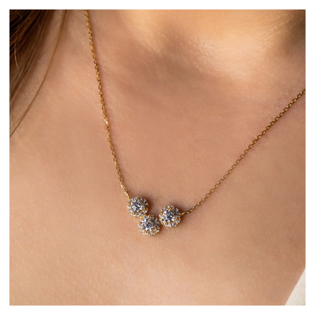 Naszyjnik srebrny z trzema okrągłymi elementami bogato zdobiony cyrkoniami Little Sami