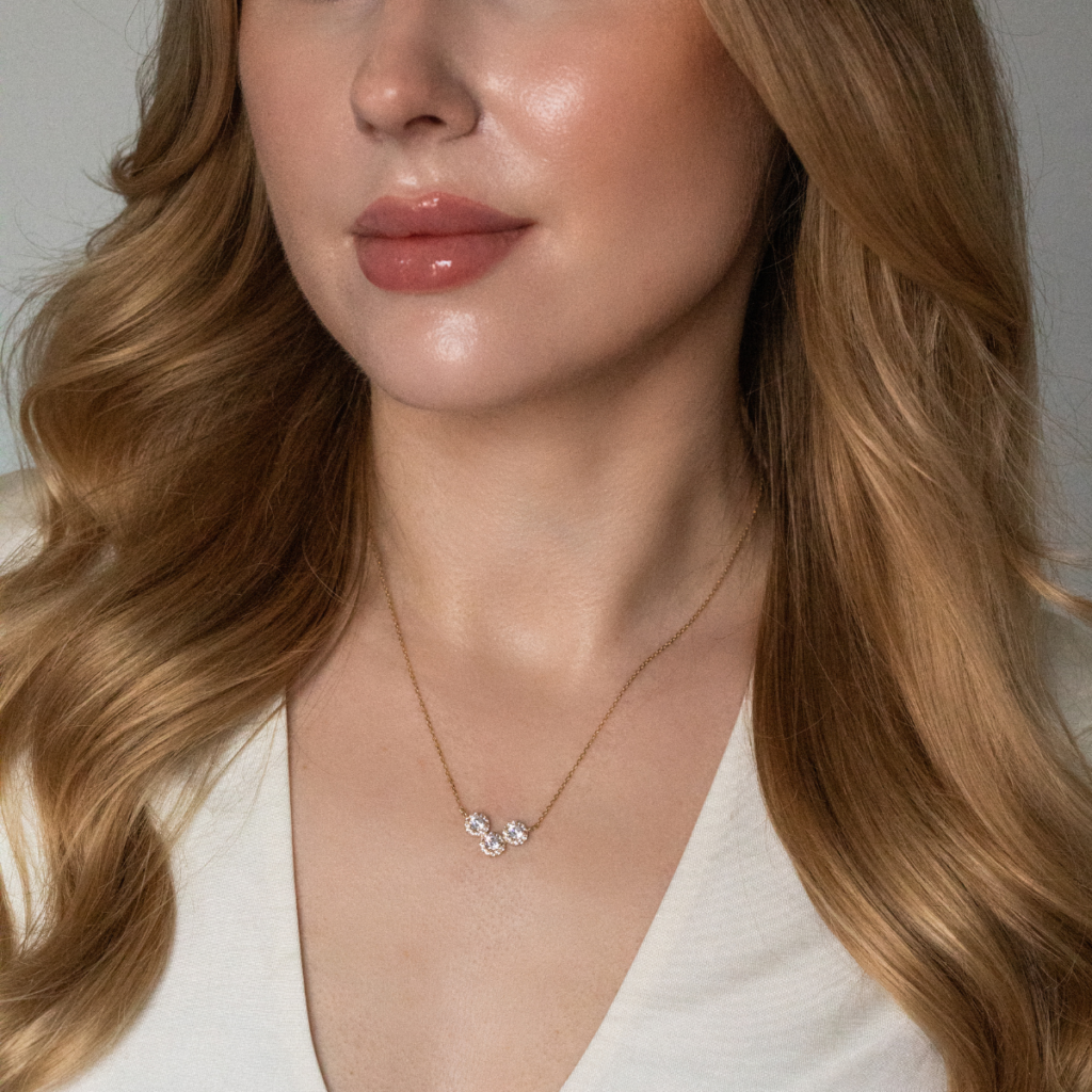 Naszyjnik pozłacany z trzema okrągłymi elementami bogato zdobiony cyrkoniami Little Sami (5)