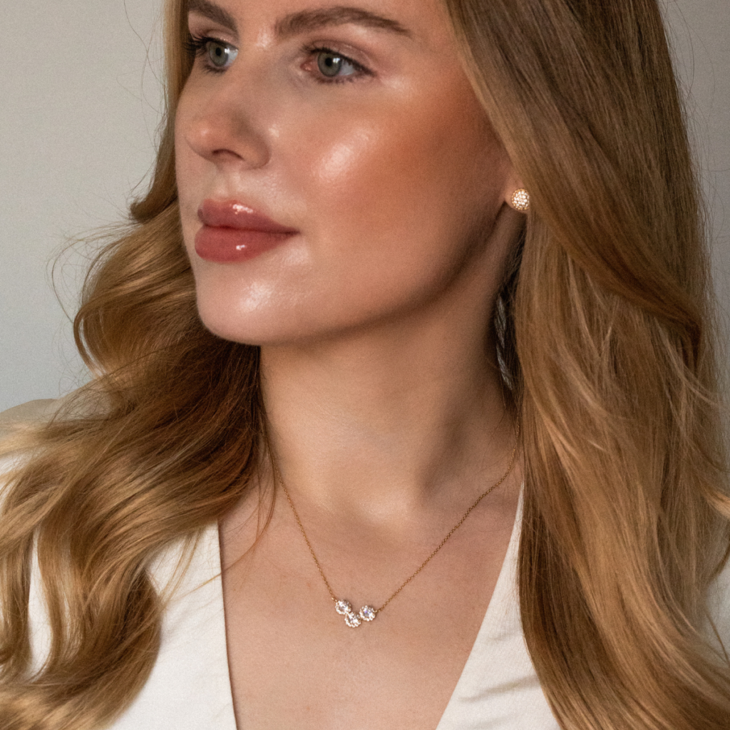 Naszyjnik pozłacany z trzema okrągłymi elementami bogato zdobiony cyrkoniami Little Sami (6)