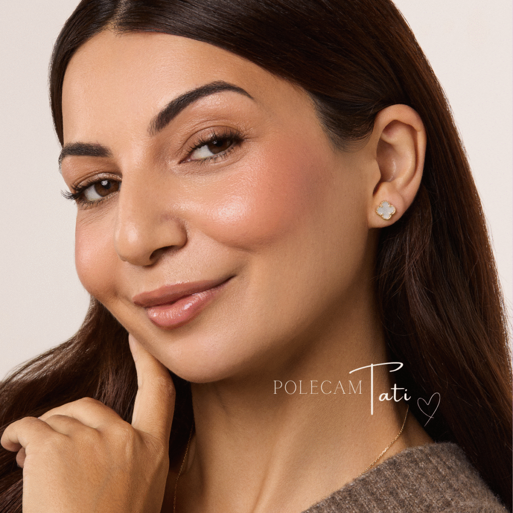 Kolczyki pozłacane na zatyczkę z białą koniczyną marokańską Maroko White