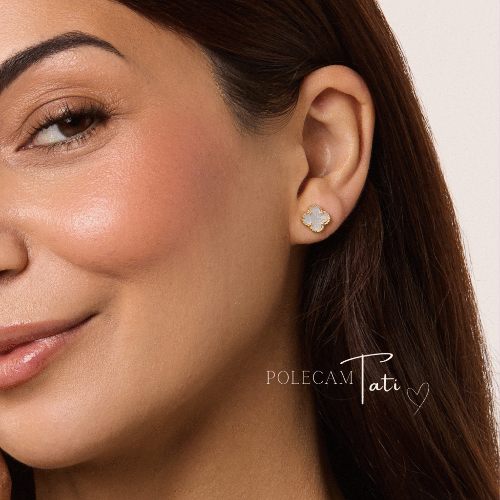 Kolczyki pozłacane na zatyczkę z białą koniczyną marokańską Maroko White