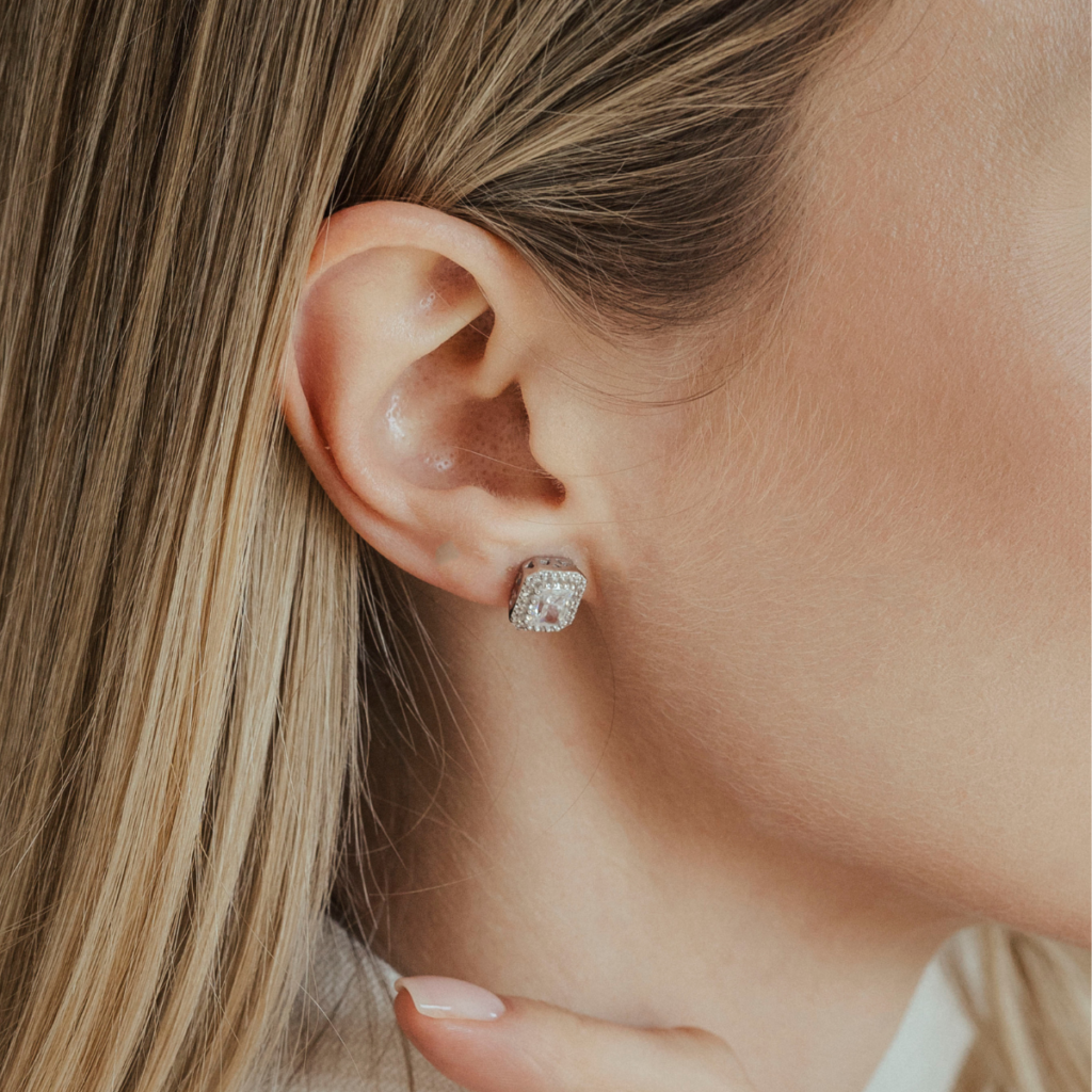 Kolczyki srebrne na zatyczkę z cyrkoniami Glamorous