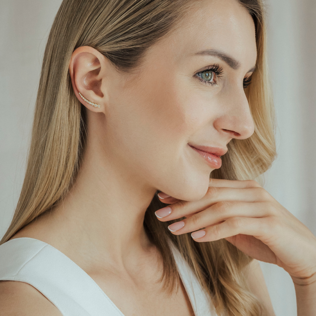 Kolczyki pozłacane nausznica z cyrkoniami Sky