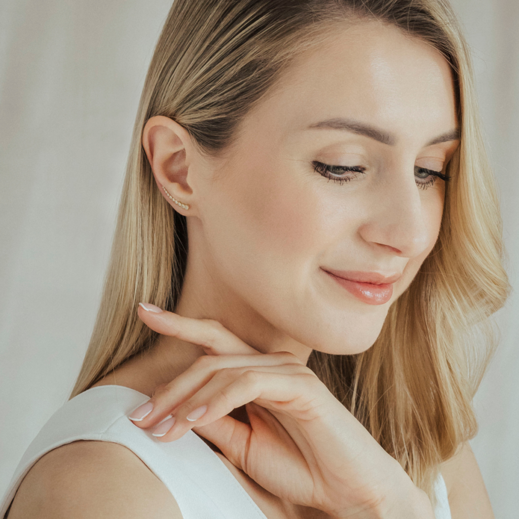 Kolczyki pozłacane nausznica z cyrkoniami Sky (3)