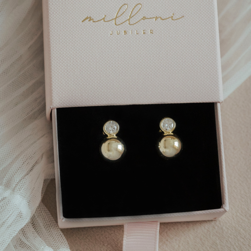 Kolczyki pozłacane na zatyczkę z Moissanitem i kuleczką Marlin