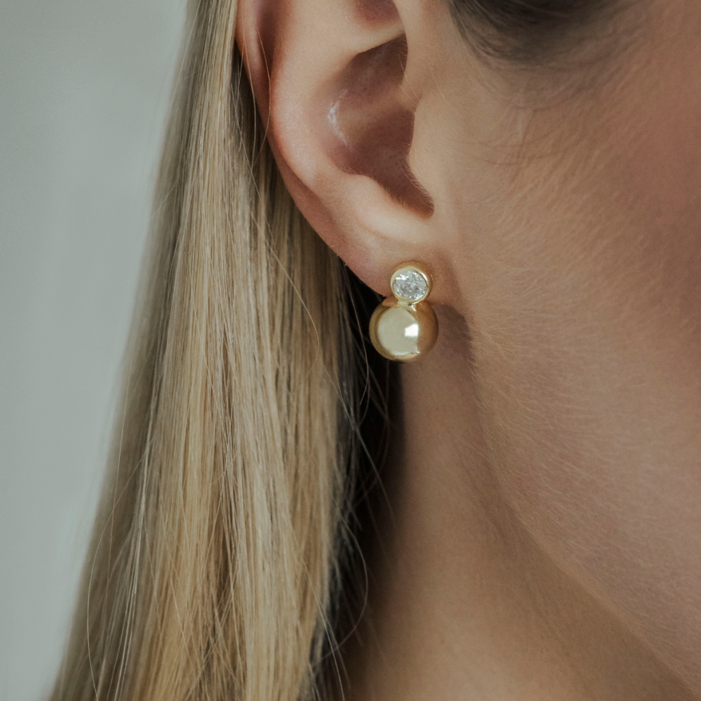 Kolczyki pozłacane na zatyczkę z Moissanitem i kuleczką Marlin (2)