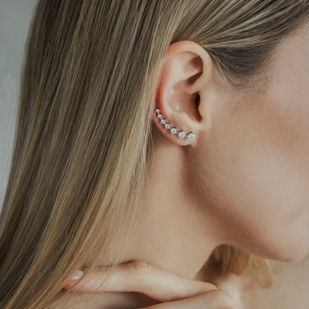 Kolczyki pozłacane nausznica z moissanitem Cassie