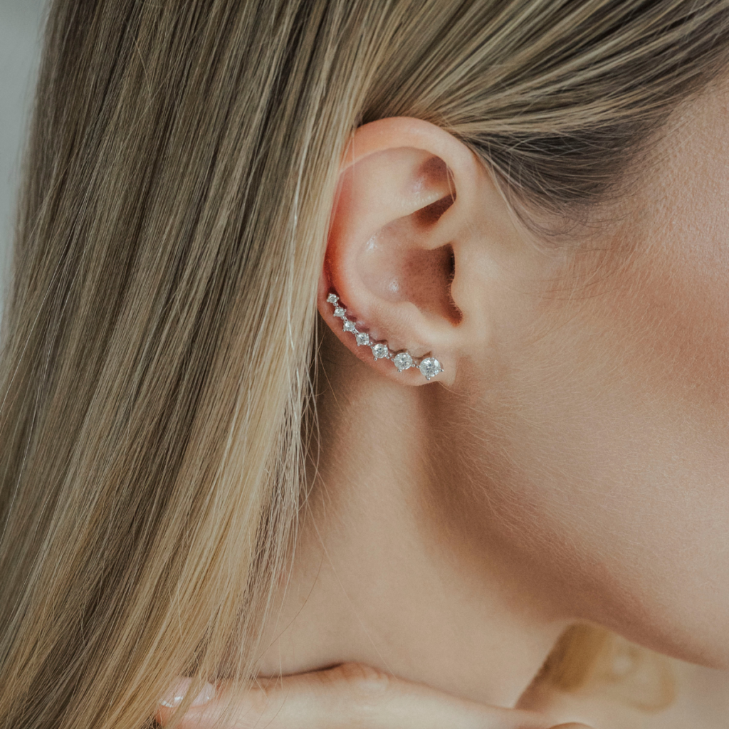 Kolczyki pozłacane nausznica z moissanitem Cassie (3)