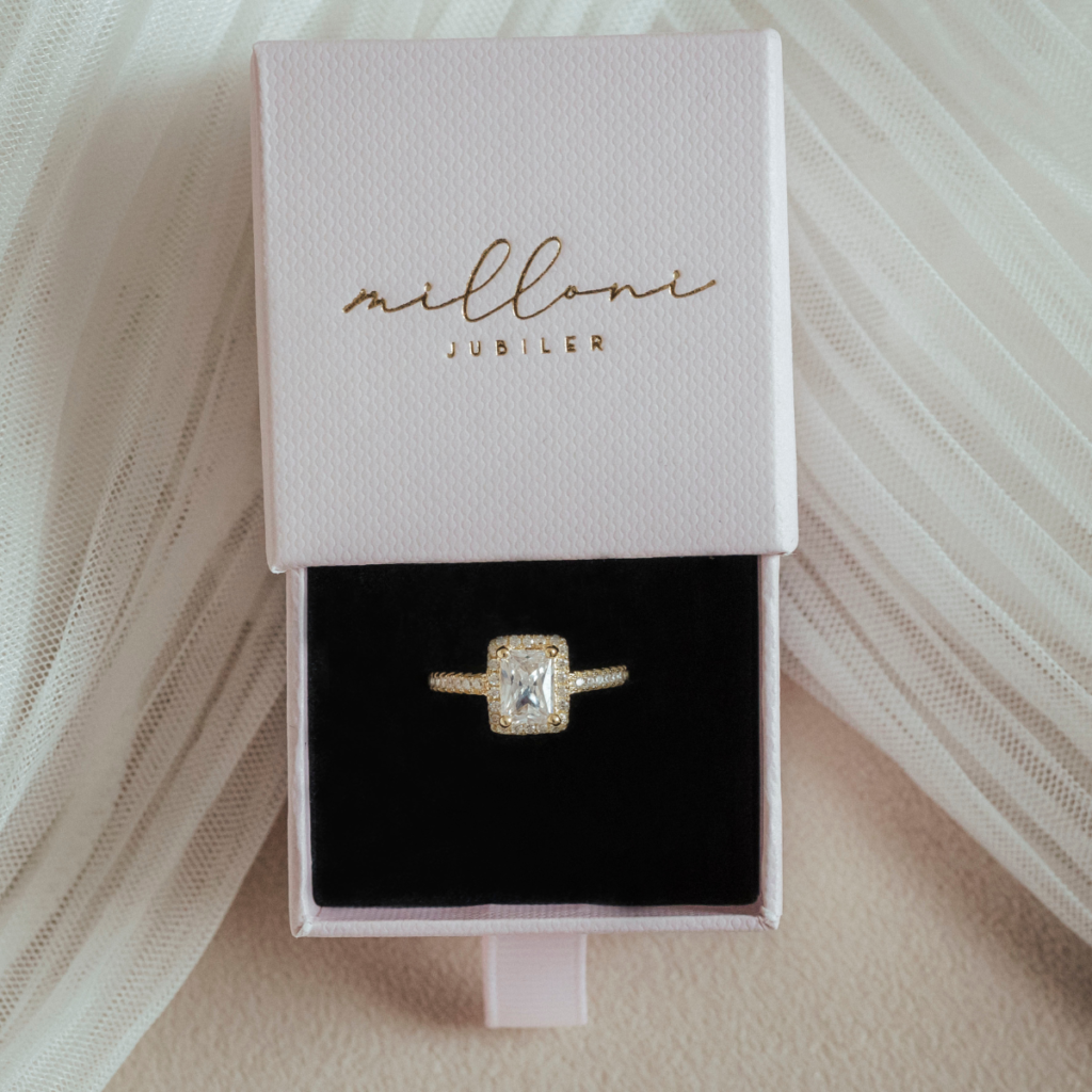 Pierścionek pozłacany bogato zdobiony cyrkoniami Kate