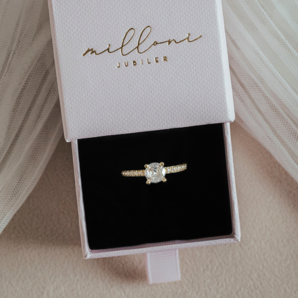 Pierścionek pozłacany bogato zdobiony cyrkoniami Margaret