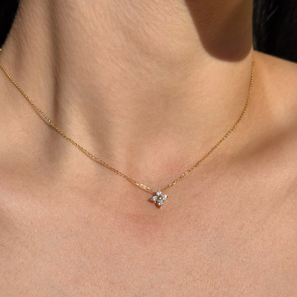 Naszyjnik pozłacany z zawieszką z cyrkoniami w kształcie koniczyny Sofi