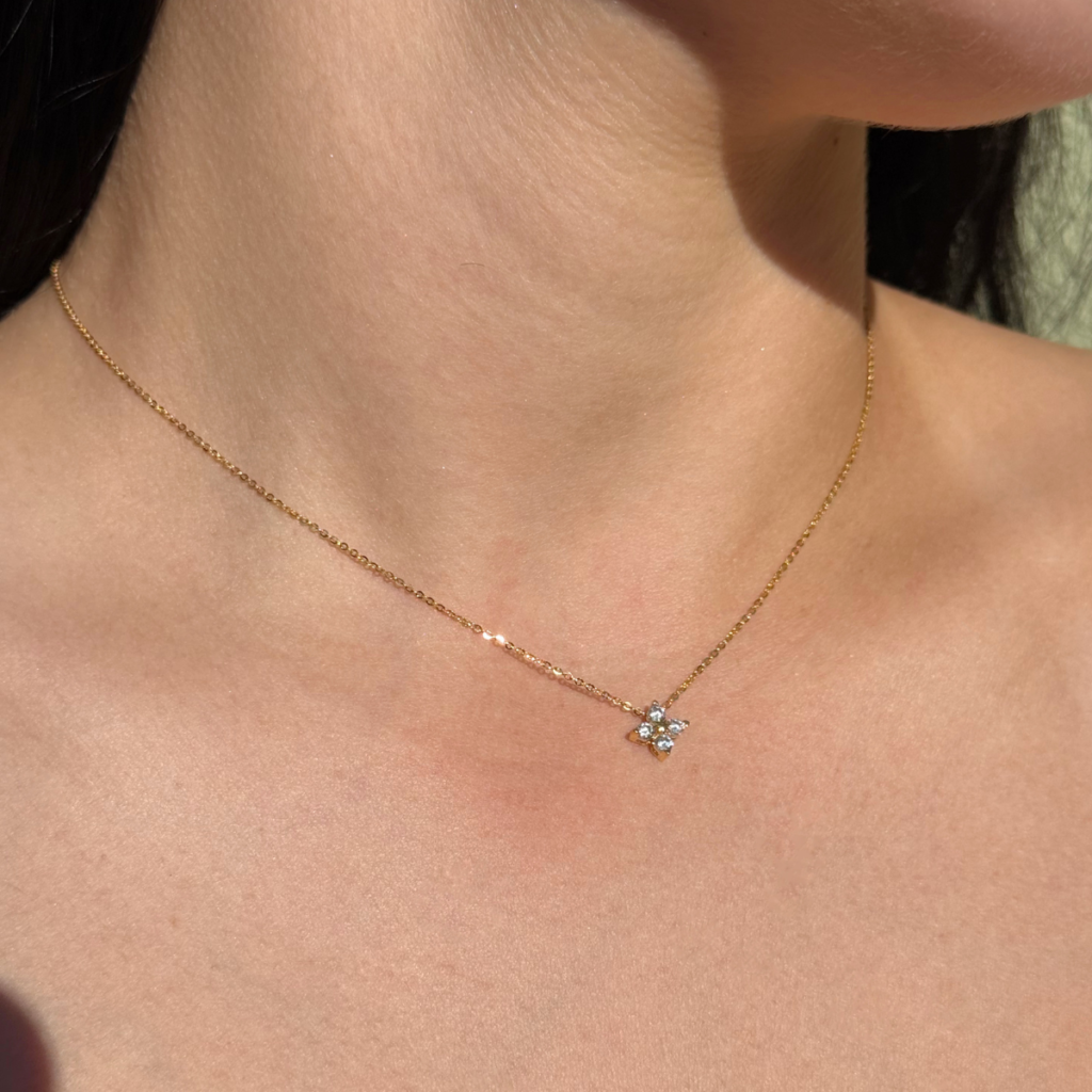 Naszyjnik pozłacany z zawieszką z cyrkoniami w kształcie koniczyny Sofi