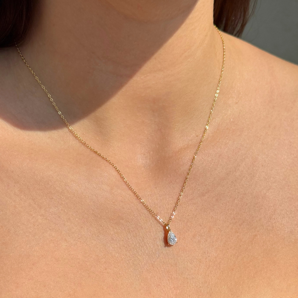 Naszyjnik pozłacany z zawieszką z cyrkonią w kształcie kropli Cristi