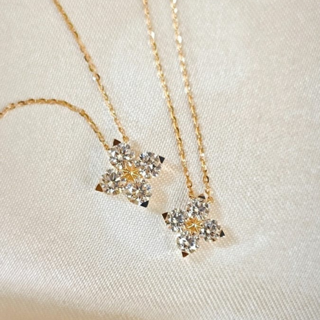 Naszyjnik pozłacany z zawieszką z cyrkoniami w kształcie koniczyny Sofi