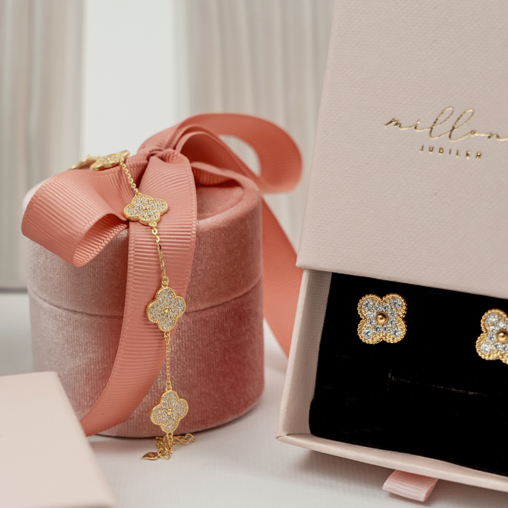 Kolczyki pozłacane na zatyczkę koniczyna marokańska z cyrkoniami Calla