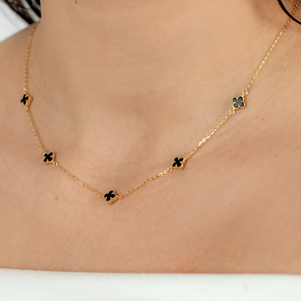 Naszyjnik pozłacany z czarnymi koniczynami marokańskimi Maroko Black