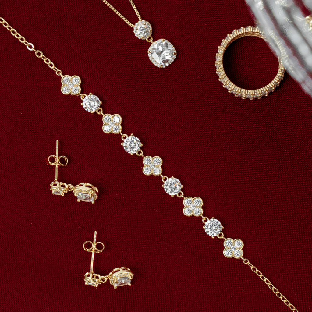 Bransoletka pozłacana ozdobiona koniczyną marokańską i moissanitami Demi