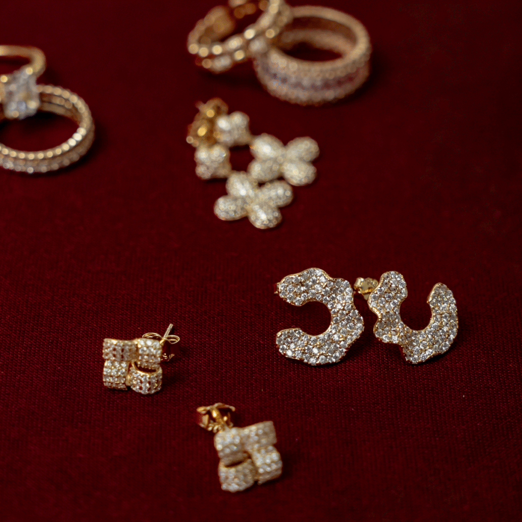 Kolczyki pozłacane na zatyczkę z cyrkoniami Elleore