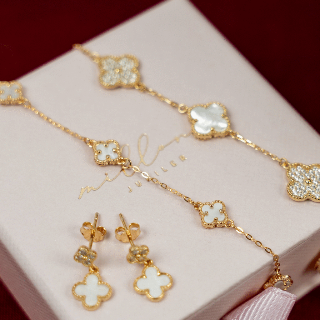 Bransoletka pozłacana z koniczyna marokańska z masą perłową Maroko White