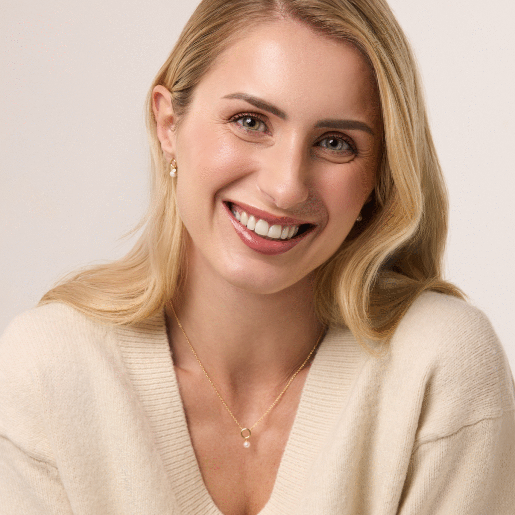 Kolczyki pozłacane wiszące z perłą i cyrkonią Veloria